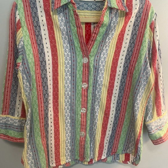 Cute 3/4 sleeve Button down patterned shirt - Picture 1 of 6